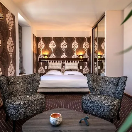 Logis Restaurant Gilles Moreau Hotel 3*