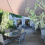 Logis Restaurant Gilles Moreau ホテル 3*