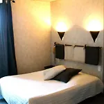 Logis Restaurant Gilles Moreau ホテル ラギオール