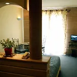 ホテル Logis Restaurant Gilles Moreau 3*