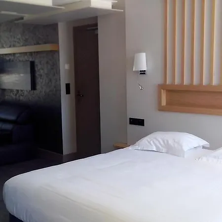 Logis Restaurant Gilles Moreau 3* 라귀올르