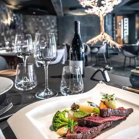 Logis Restaurant Gilles Moreau 3* 라귀올르