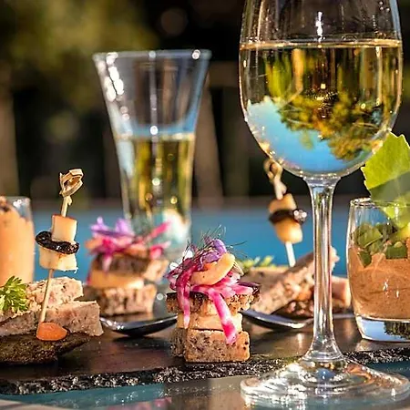 Logis Restaurant Gilles Moreau מלון