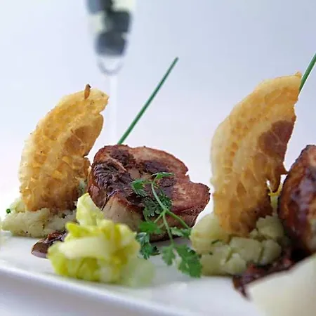 Logis Restaurant Gilles Moreau מלון לאיול