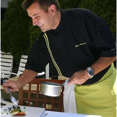 מלון Logis Restaurant Gilles Moreau לאיול