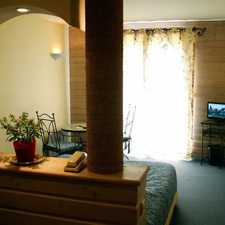 מלון Logis Restaurant Gilles Moreau 3*