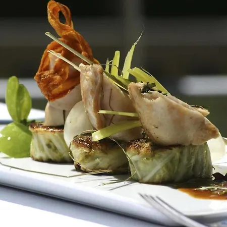 Logis Restaurant Gilles Moreau לאיול